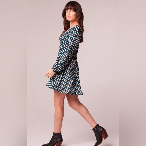 GENEVIEVE TEAL DIAMOND LONG SLEEVE MINI DRESS - Picture 3 of 5